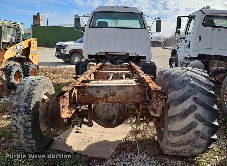 image for item OJ9262 1998 Chevrolet C7500 truck cab and chassis