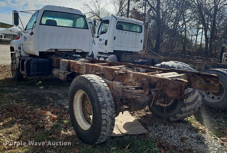 image for item OJ9262 1998 Chevrolet C7500 truck cab and chassis