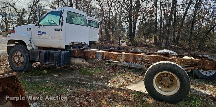 image for item OJ9262 1998 Chevrolet C7500 truck cab and chassis