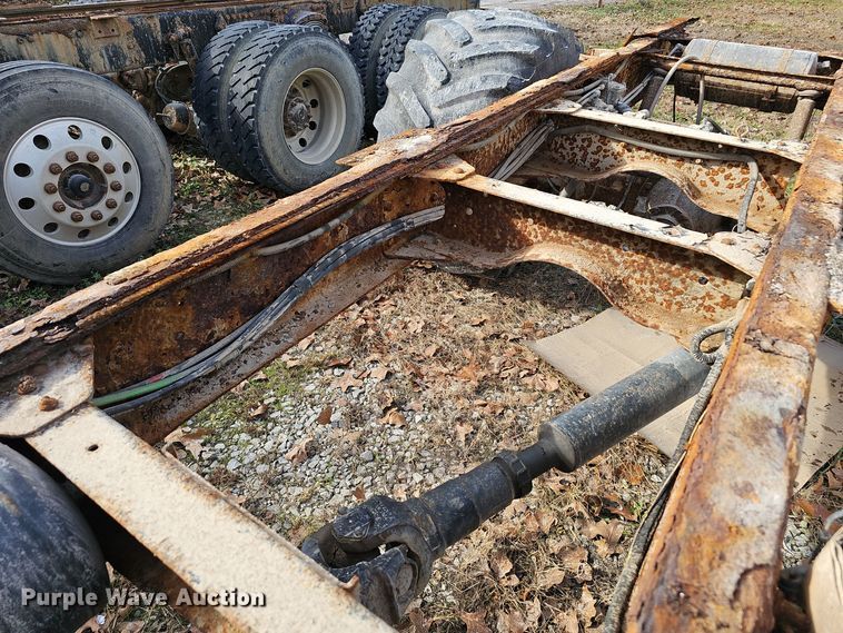 image for item OJ9262 1998 Chevrolet C7500 truck cab and chassis