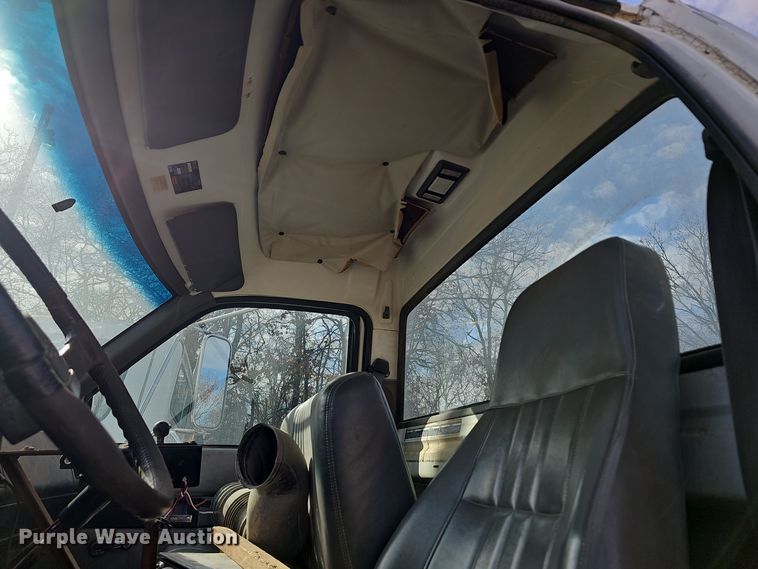 image for item OJ9262 1998 Chevrolet C7500 truck cab and chassis