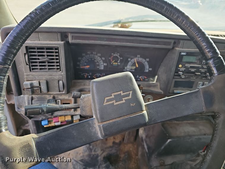 image for item OJ9262 1998 Chevrolet C7500 truck cab and chassis