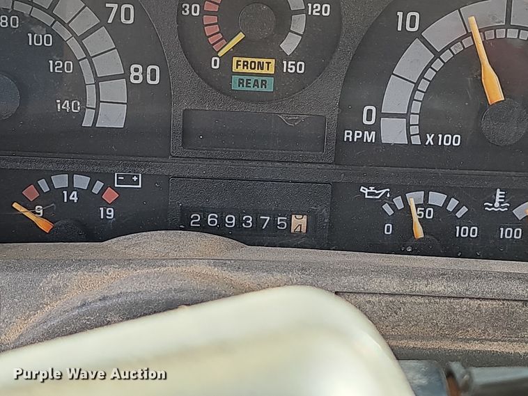 image for item OJ9262 1998 Chevrolet C7500 truck cab and chassis