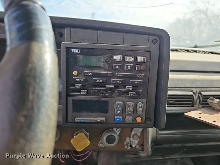 image for item OJ9262 1998 Chevrolet C7500 truck cab and chassis