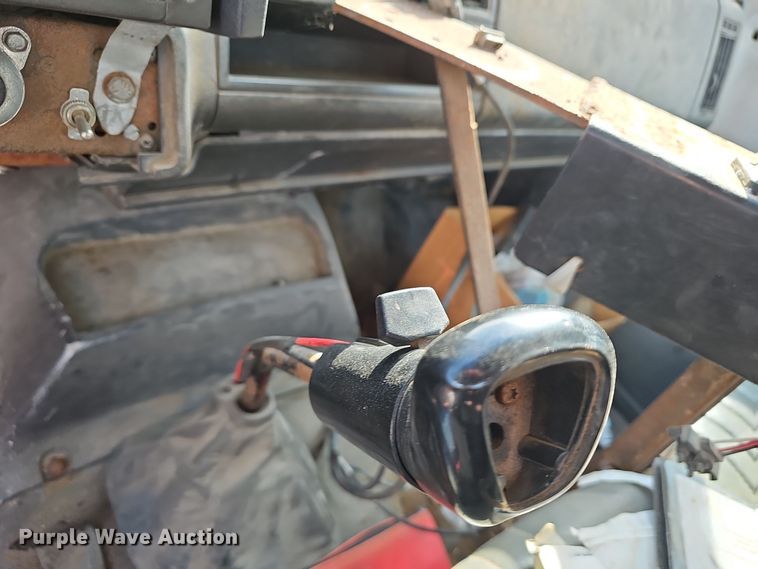 image for item OJ9262 1998 Chevrolet C7500 truck cab and chassis