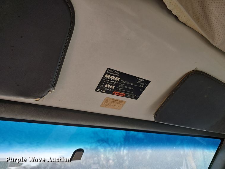 image for item OJ9262 1998 Chevrolet C7500 truck cab and chassis