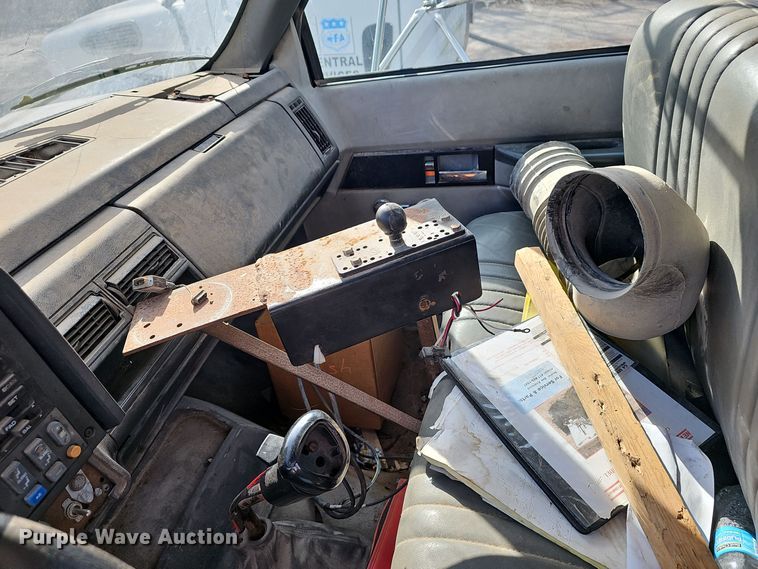 image for item OJ9262 1998 Chevrolet C7500 truck cab and chassis