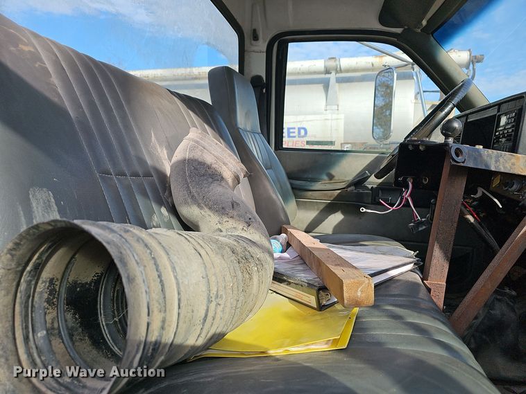 image for item OJ9262 1998 Chevrolet C7500 truck cab and chassis