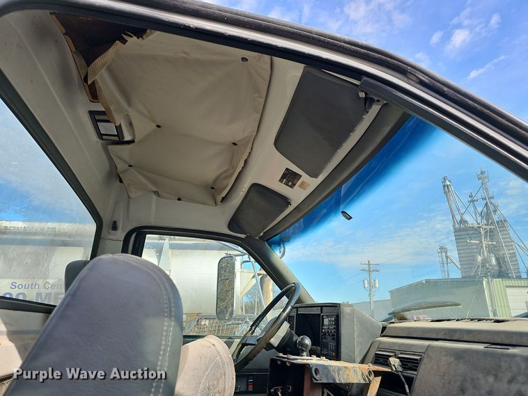 image for item OJ9262 1998 Chevrolet C7500 truck cab and chassis