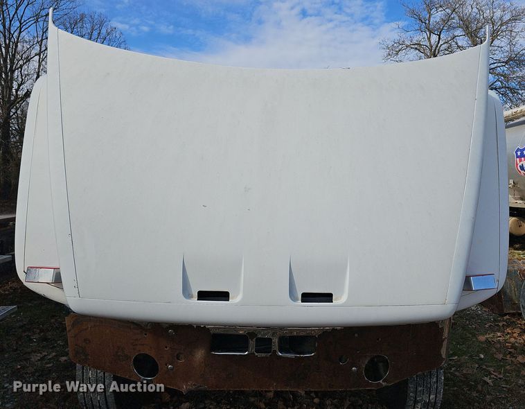 image for item OJ9262 1998 Chevrolet C7500 truck cab and chassis