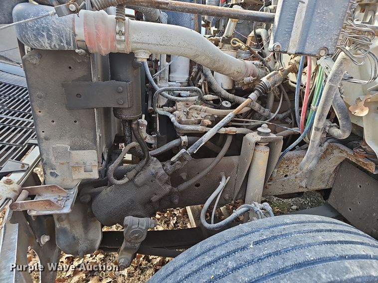 image for item OJ9262 1998 Chevrolet C7500 truck cab and chassis