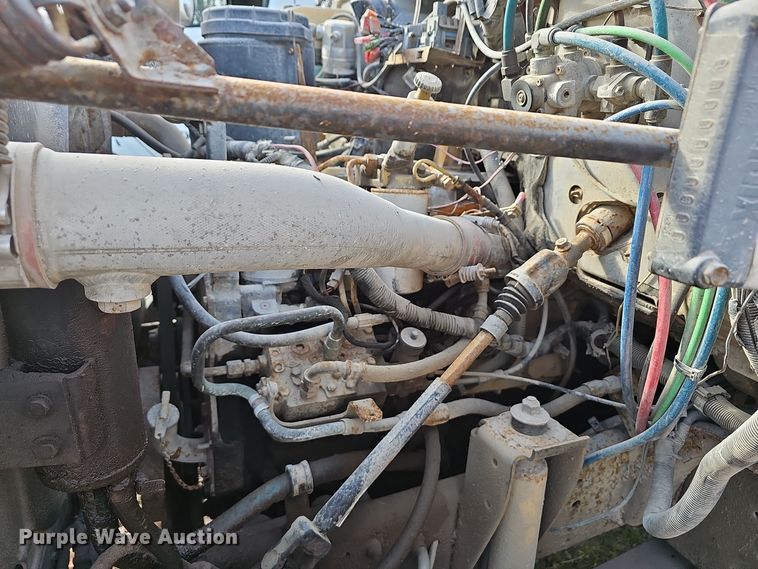 image for item OJ9262 1998 Chevrolet C7500 truck cab and chassis