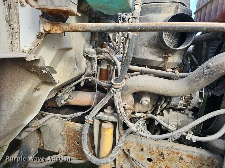 image for item OJ9262 1998 Chevrolet C7500 truck cab and chassis