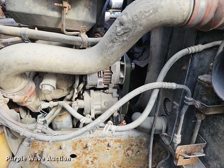 image for item OJ9262 1998 Chevrolet C7500 truck cab and chassis