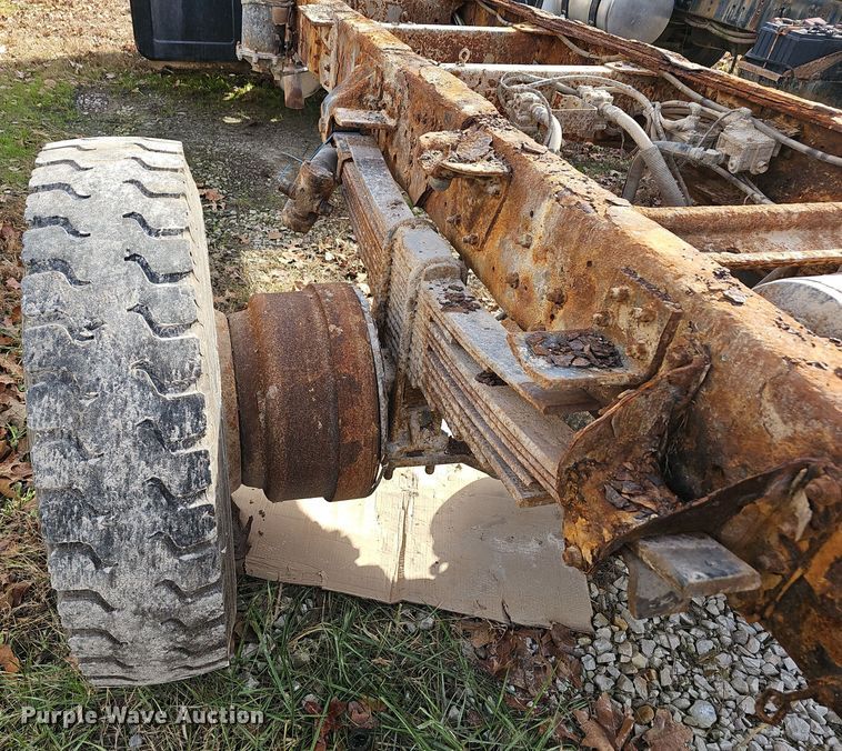 image for item OJ9262 1998 Chevrolet C7500 truck cab and chassis