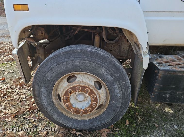 image for item OJ9262 1998 Chevrolet C7500 truck cab and chassis