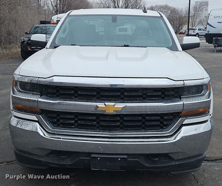 image for item OJ9923 2018 Chevrolet Silverado 1500 Crew Cab pickup truck