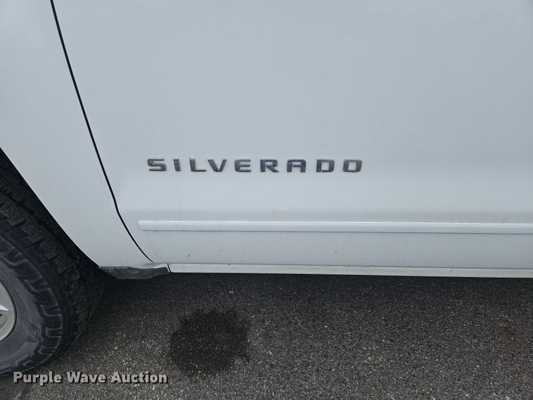 image for item OJ9923 2018 Chevrolet Silverado 1500 Crew Cab pickup truck