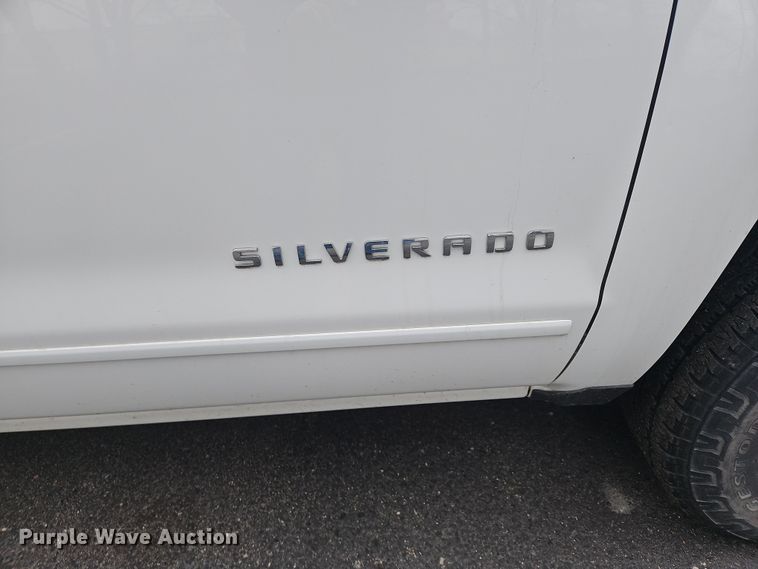 image for item OJ9923 2018 Chevrolet Silverado 1500 Crew Cab pickup truck