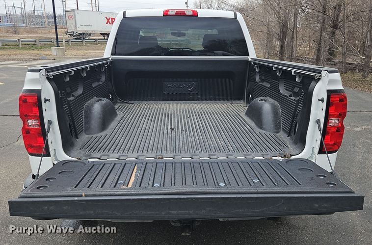 image for item OJ9923 2018 Chevrolet Silverado 1500 Crew Cab pickup truck