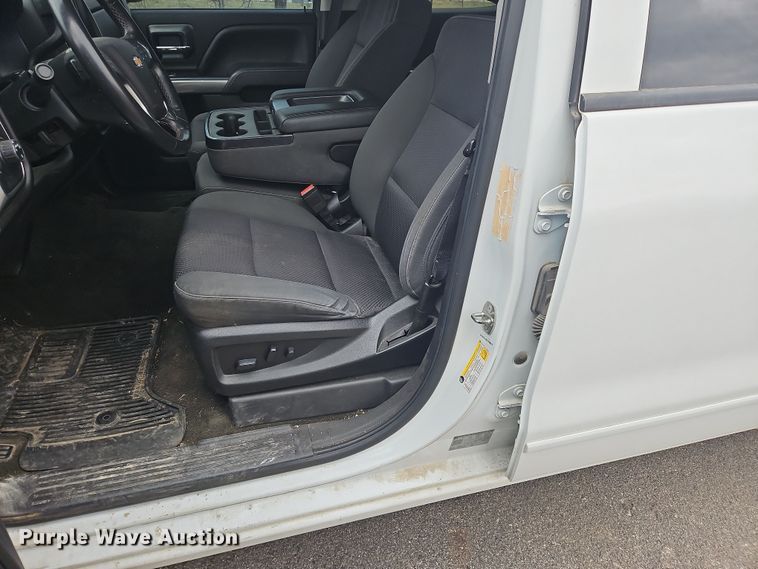 image for item OJ9923 2018 Chevrolet Silverado 1500 Crew Cab pickup truck