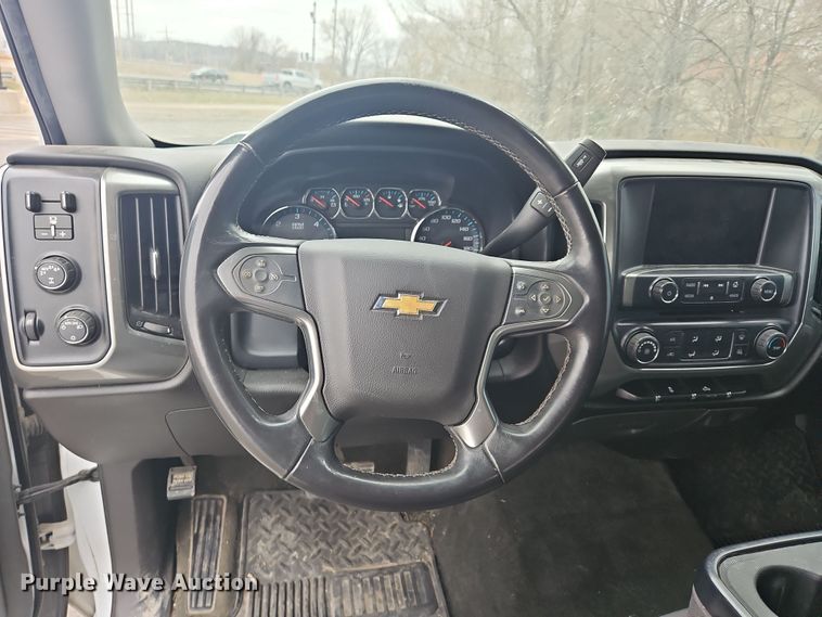 image for item OJ9923 2018 Chevrolet Silverado 1500 Crew Cab pickup truck