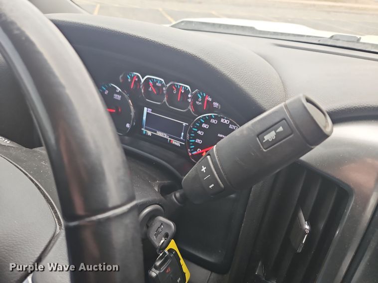 image for item OJ9923 2018 Chevrolet Silverado 1500 Crew Cab pickup truck