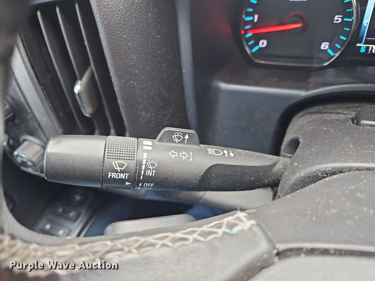 image for item OJ9923 2018 Chevrolet Silverado 1500 Crew Cab pickup truck