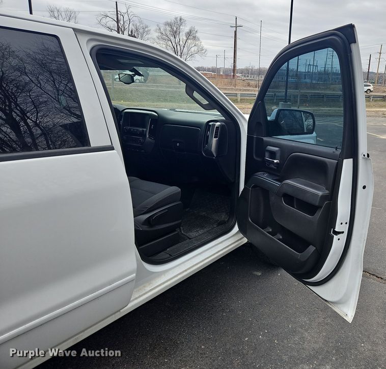 image for item OJ9923 2018 Chevrolet Silverado 1500 Crew Cab pickup truck