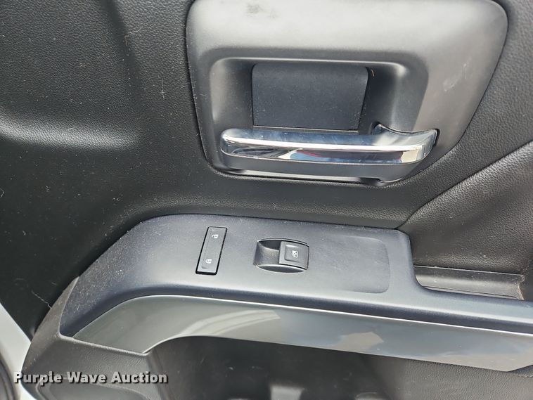 image for item OJ9923 2018 Chevrolet Silverado 1500 Crew Cab pickup truck