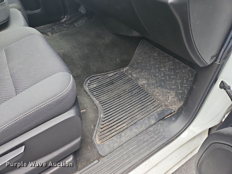 image for item OJ9923 2018 Chevrolet Silverado 1500 Crew Cab pickup truck