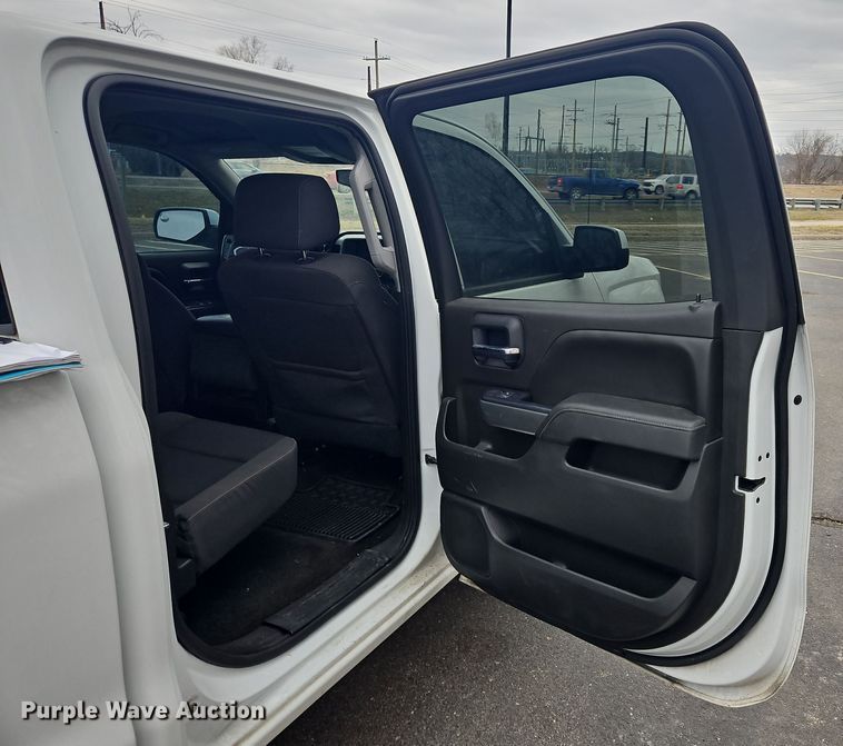 image for item OJ9923 2018 Chevrolet Silverado 1500 Crew Cab pickup truck