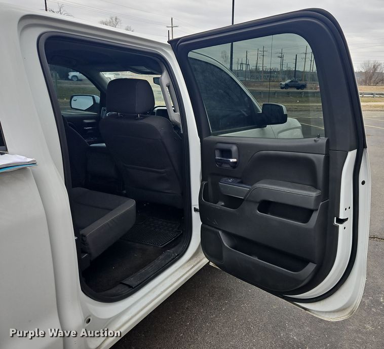 image for item OJ9923 2018 Chevrolet Silverado 1500 Crew Cab pickup truck