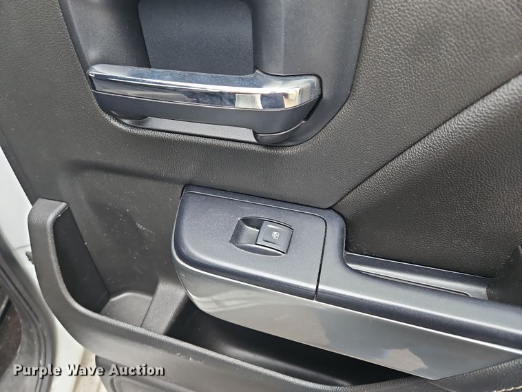 image for item OJ9923 2018 Chevrolet Silverado 1500 Crew Cab pickup truck