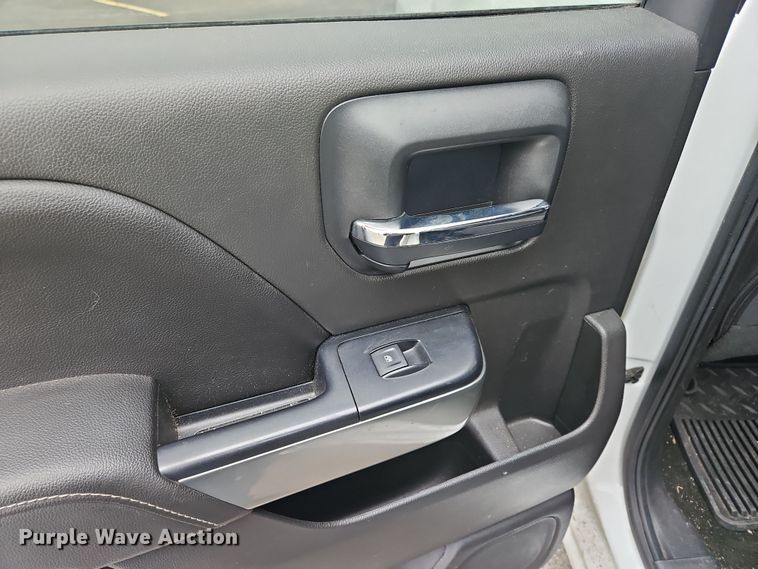 image for item OJ9923 2018 Chevrolet Silverado 1500 Crew Cab pickup truck