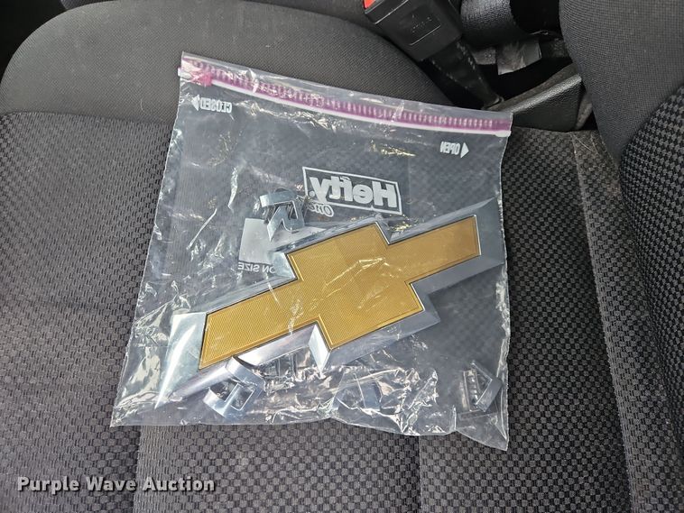 image for item OJ9923 2018 Chevrolet Silverado 1500 Crew Cab pickup truck