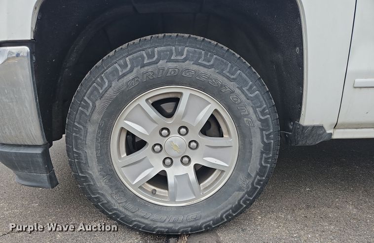 image for item OJ9923 2018 Chevrolet Silverado 1500 Crew Cab pickup truck