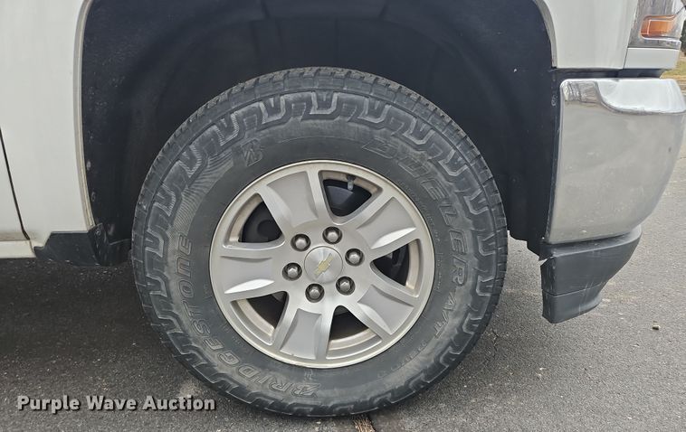 image for item OJ9923 2018 Chevrolet Silverado 1500 Crew Cab pickup truck