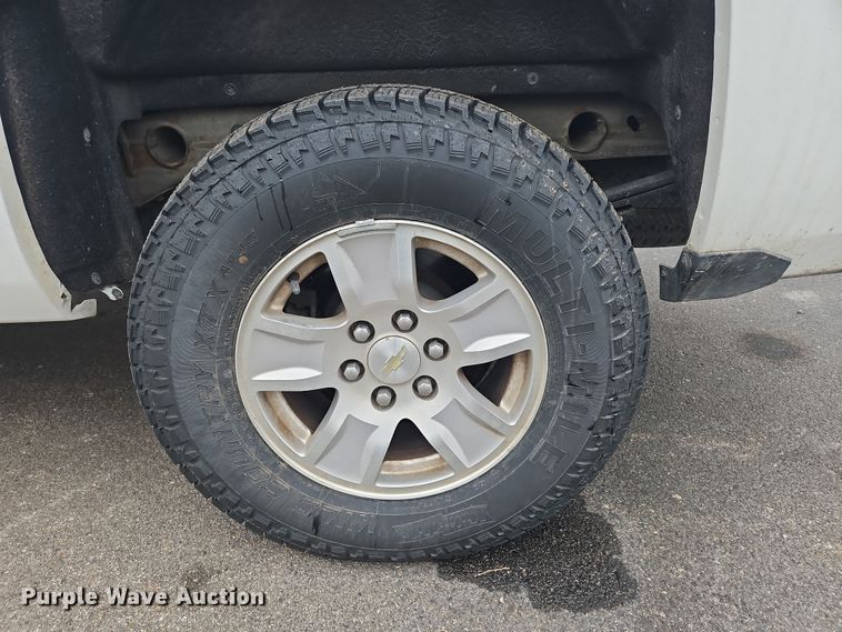 image for item OJ9923 2018 Chevrolet Silverado 1500 Crew Cab pickup truck