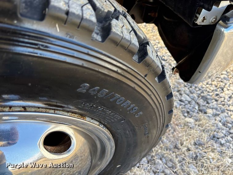 image for item OK9513 2008 Ford F450 Super Duty Crew Cab flatbed truck