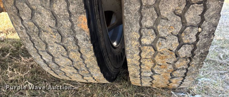 image for item OK9513 2008 Ford F450 Super Duty Crew Cab flatbed truck