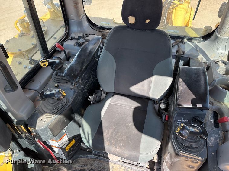 image for item DH8644 2015 Komatsu D155AX-8 dozer