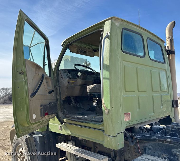 image for item DH9837 2009 Sterling L8500 ready mix truck