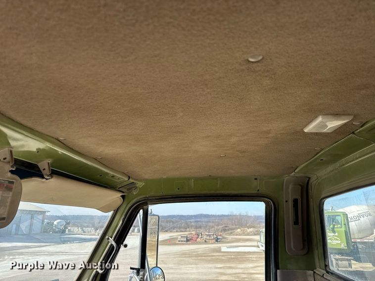 image for item DH9837 2009 Sterling L8500 ready mix truck