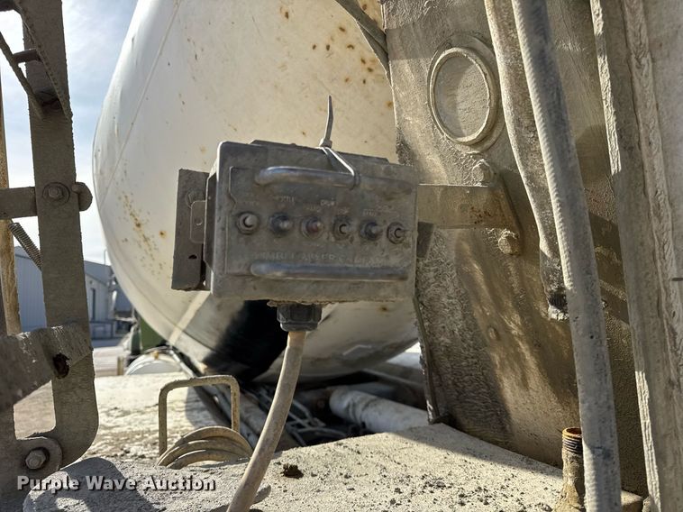 image for item DH9838 2009 Sterling L8500 ready mix truck