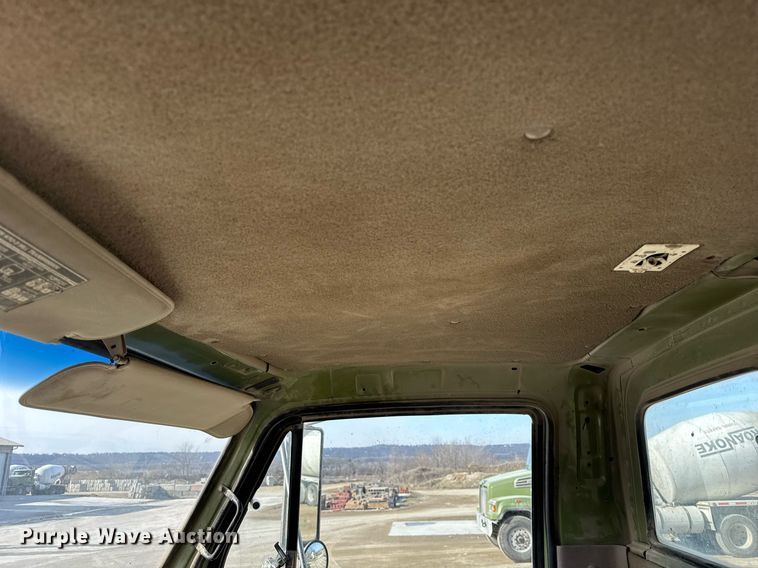 image for item DH9838 2009 Sterling L8500 ready mix truck