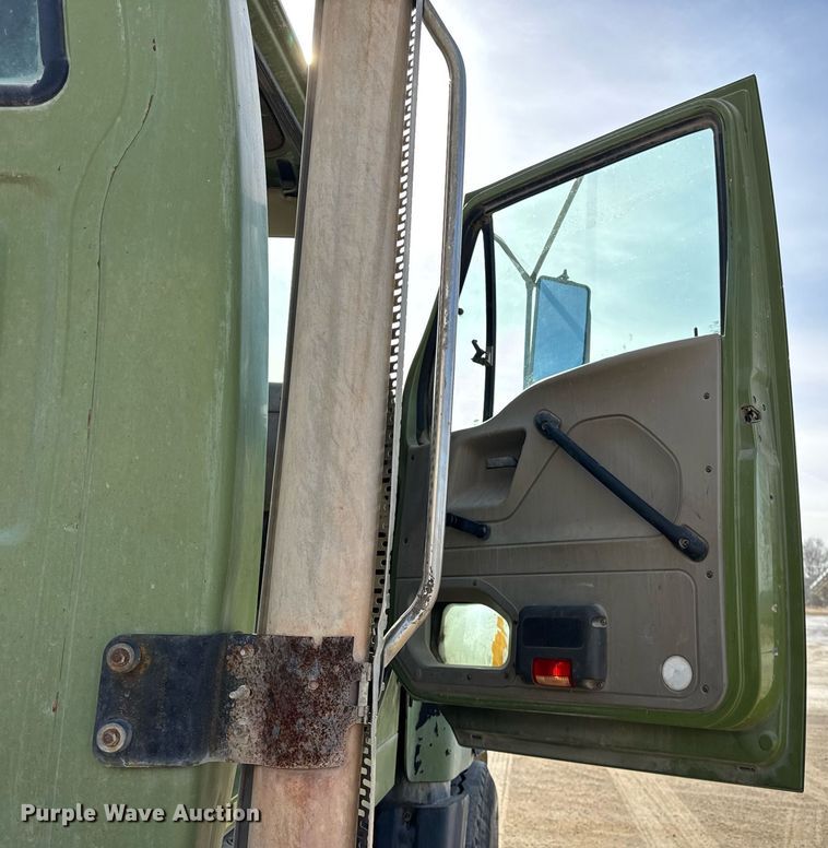 image for item DH9838 2009 Sterling L8500 ready mix truck