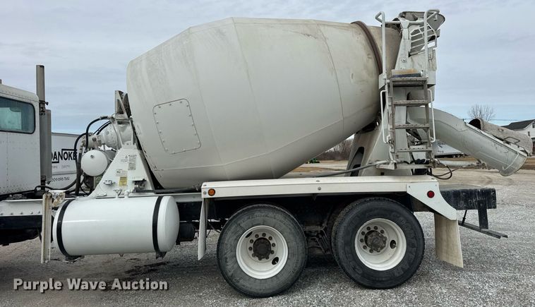 image for item DH9839 2006 Peterbilt 335 ready mix truck