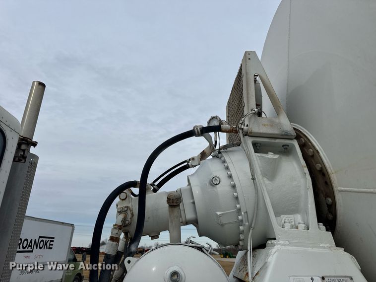 image for item DH9839 2006 Peterbilt 335 ready mix truck