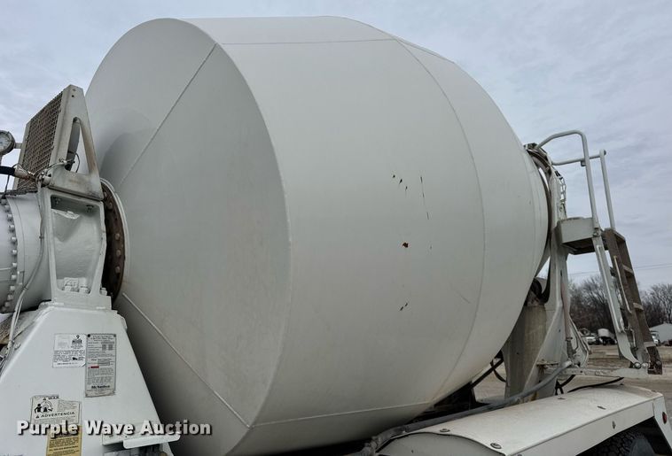 image for item DH9839 2006 Peterbilt 335 ready mix truck